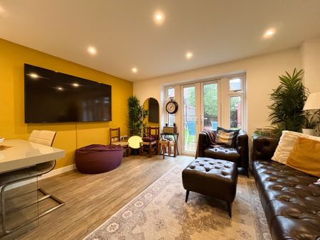 4 bed terraced house to rent in Whitethorn, Shinfield, Reading, Berkshire, RG2 9GF - Photo 2