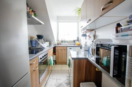 Moderne 2 Zimmer-Wohnung im Dachgeschoss mit Loggia und Stellplatz - Photo 4