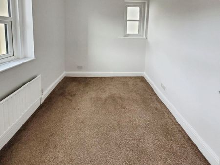 2 bedroom Flat To Let - Photo 4