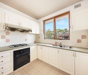 Convenient Top Floor Apartment with Lush Green Outlook - Photo 3