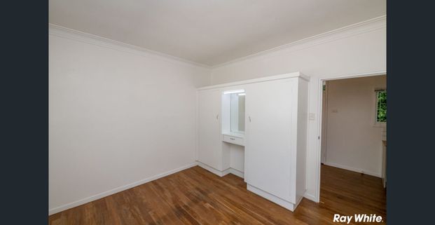 RENOVATED UNIT TWO MINUTES WALK TO LAKE!! - Photo 1