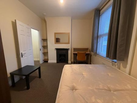 4 bedroom terraced house to rent - Photo 4