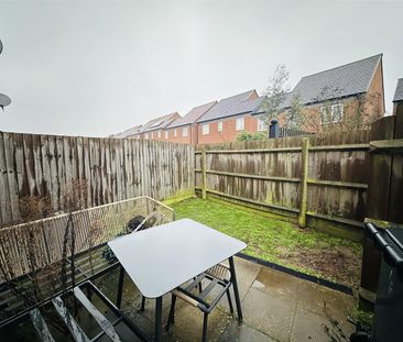 Larch Close, Nuneaton, CV10 - Photo 4