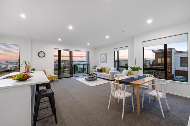 Sunny Corner Home - Photo 1