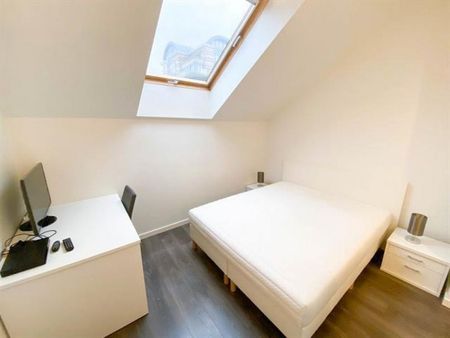 IXELLES : DUPLEX MEUBLE 3 CHAMBRES + TERRASSE + PARKING - Ixelles - Photo 3