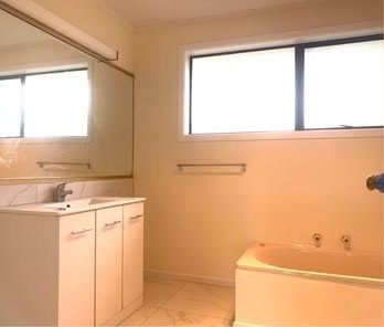 Beautiful 4 Bedroom House in Mt Roskill - Photo 6