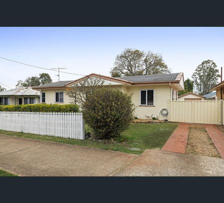 22 Welcombe Avenue, Rockville, Qld 4350 - Photo 4