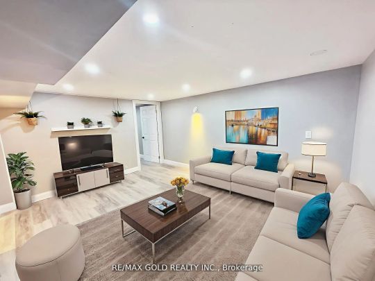 156 Mooregate Crescent #Lower - Photo 1