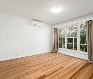 ELEGANT 3 BEDROOM PLUS STUDY IN PRESTIGIOUS LOCALE! - Photo 5