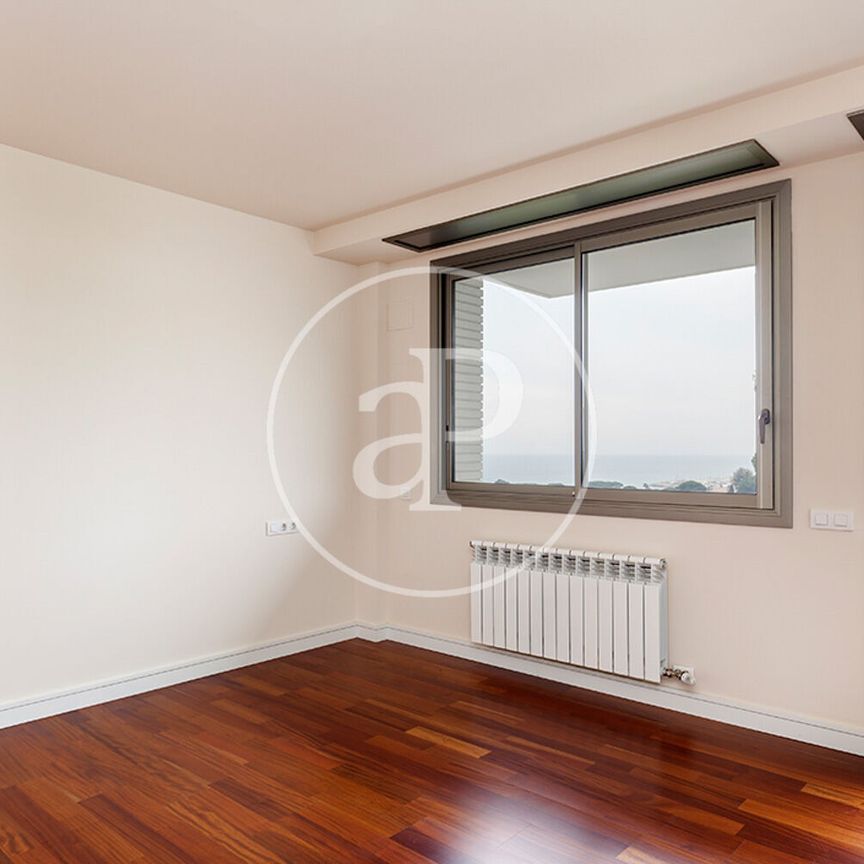 Detached house in Sant Vicenç de Montalt - Photo 1