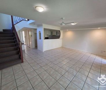 TOWNHOUSE FOR $750 PER WEEK - Photo 1