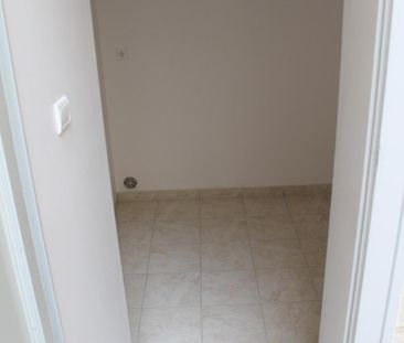 Location Appartement 1 pièce 27m² LA ROCHE POSAY 86270 - Photo 4