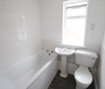 2 bedroom semi-detached house to rent - Photo 3