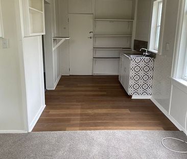 5 bedroom house in rural setting, move in ready - Photo 5