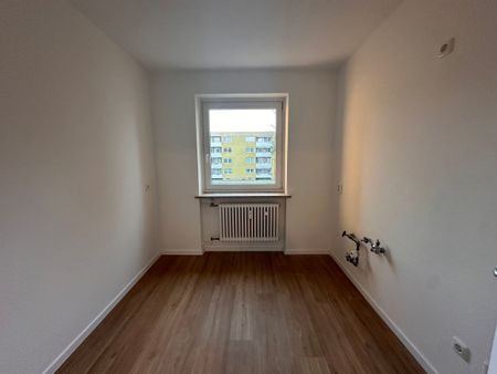 Moderne 4-Zimmer-Wohnung mit Balkon in Nürnberg - Foto 2