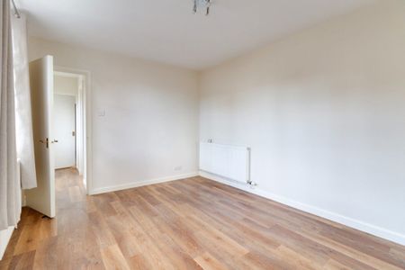 A 1 Bedroom Flat in London Road GL52 6HF - Photo 4