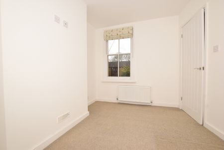 2 bedroom end of terrace house to rent - Photo 5