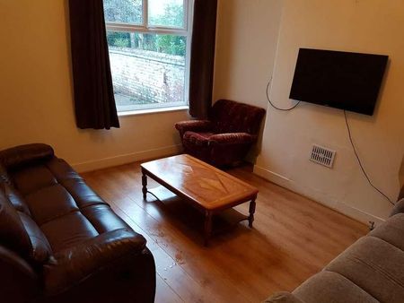 Burford Road // Bed Student House, NG7 - Photo 2