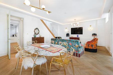 2 bedroom mews to rent - Photo 2