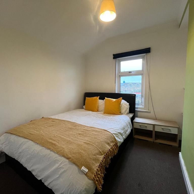 1 bedroom in a house share to rent - Photo 1