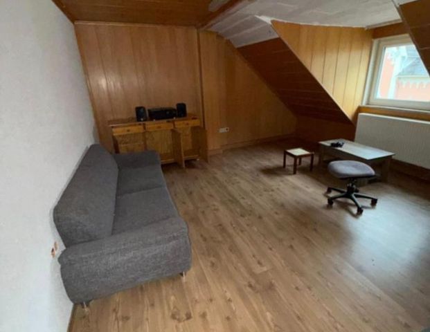 Charmante 4 Zimmer- Dachgeschosswohnung mit Potenzial - Photo 1