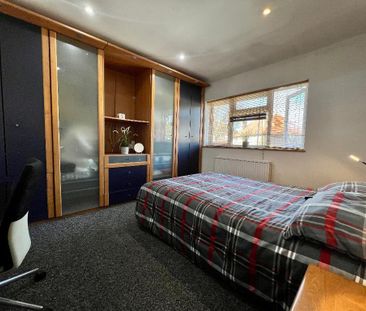 1 bedroom in a flat share to rent - Photo 1