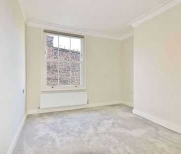 Well-proportioned four-bedroom family home, located on a picturesqu... - Photo 6