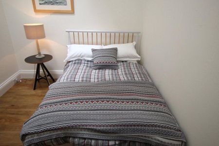 3 bedroom apartment to rent - Photo 4