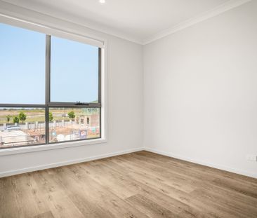 Stunning Brand New 5 Bedroom Family Home in Marsden Park - Photo 1