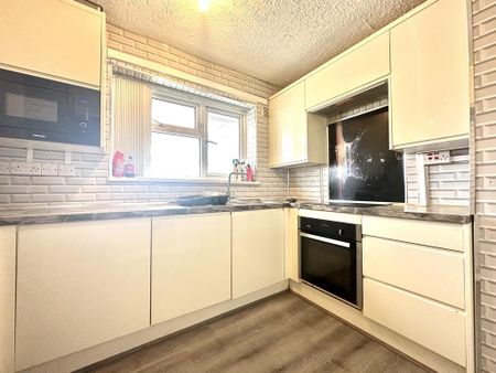 3 bedroom maisonette to rent - Photo 3