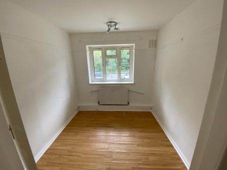 3 bedroom flat to rent - Photo 3