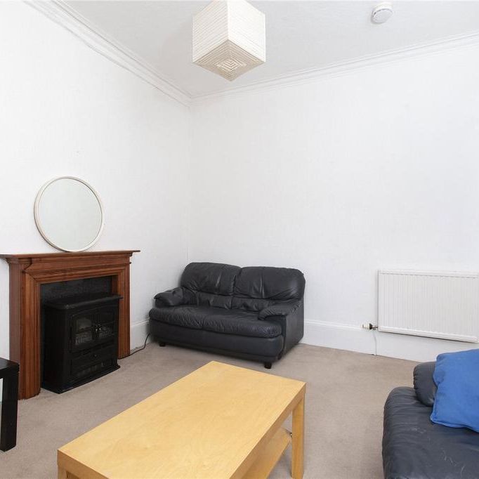 4 bedroom flat to rent - Photo 1