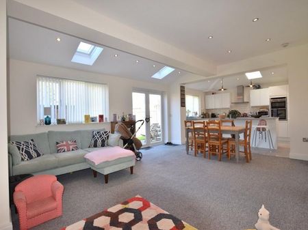 3 Bedroom Semi Detached Available Arranging tenancy - Photo 3