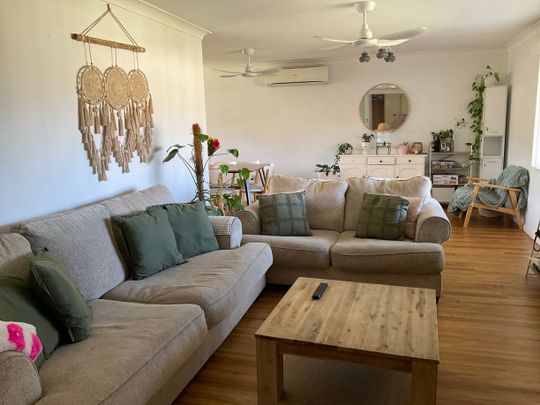Three bedroom home, fully fenced, close to Schools. - Photo 1