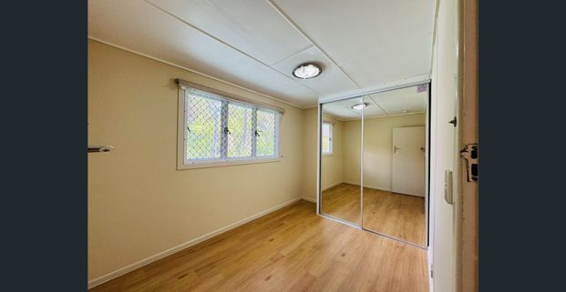 Stunning Open Plan Triplex with 4 bedrooms, 2 bathrooms, 2 carpark space - Photo 1