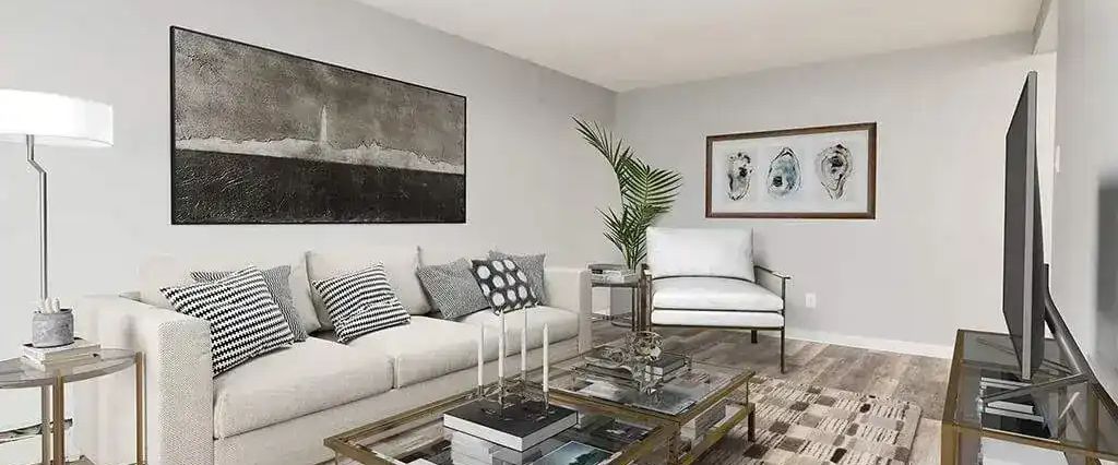 Linda Manor — - Bachelor - Photo 1
