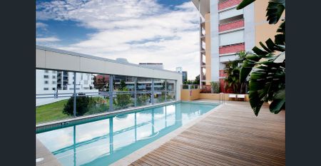 Loft style one bedroom Apartment - Photo 3