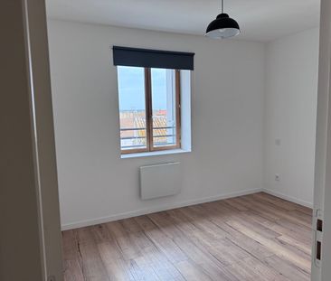 A LOUER CENTRE SIGEAN T2 ENTIEREMENT RENOVE - Photo 4