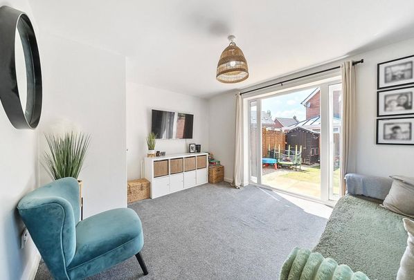 3 bedroom semi-detached house to rent - Photo 1