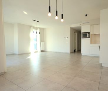 Modern en lichtrijk appartement in het hart van Roeselare - Photo 1