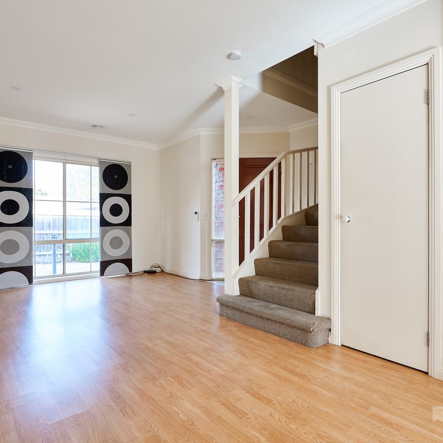 MODERN 2 BEDROOM PLUS STUDY/THIRD BEDROOM - Photo 1