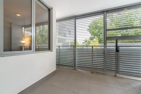 Courtyard Leads to the Pool and Bbq Area @$650 Per Week - Photo 2