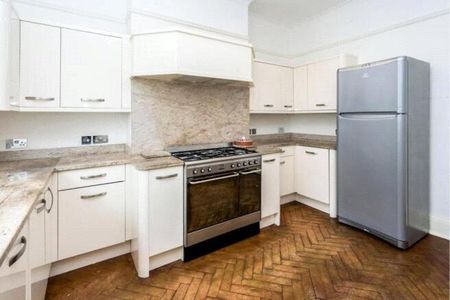 3 bedroom flat to rent - Photo 5