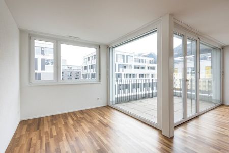 Modern attic apartment in the center of Buchs - Photo 5