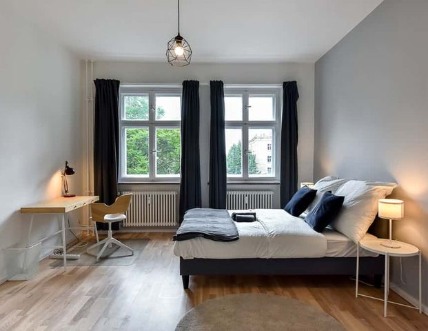 Room in Bernhard-Weiß-Straße, Berlin for 43 m² with 2 bedrooms - Photo 1