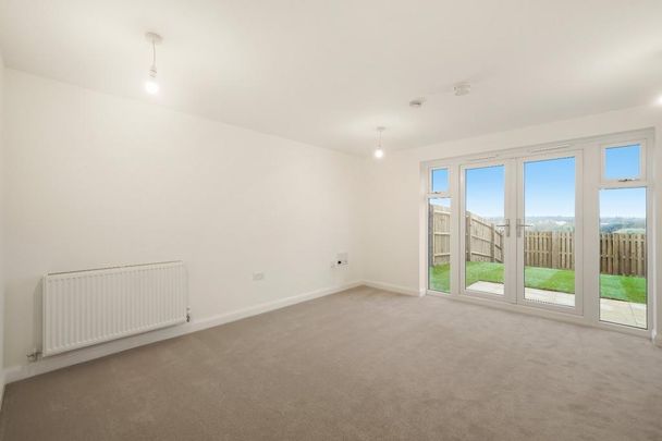 2 bedroom end of terrace house to rent - Photo 1