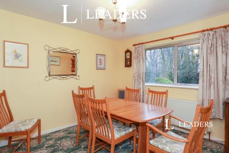 4 bedroom detached house to rent - Photo 2