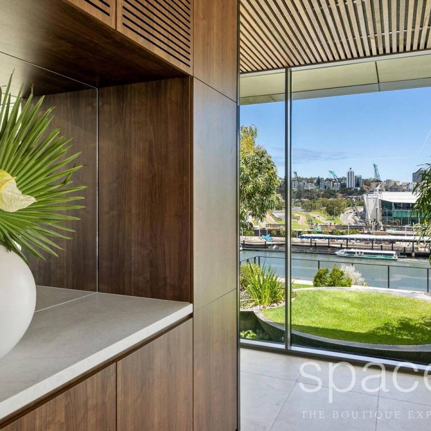 Life in the Quay - Photo 1