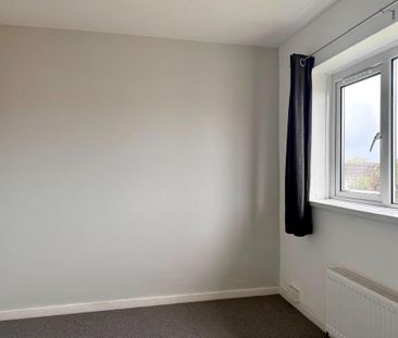 3 bedroom end of terrace house to rent - Photo 4