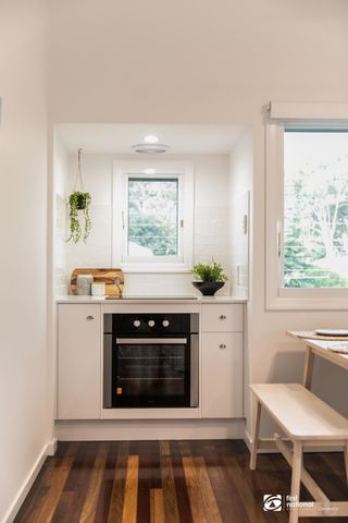 BEAUTIFUL COTTAGE IN OYSTER POINT - "RYAN COTTAGE " - Photo 4